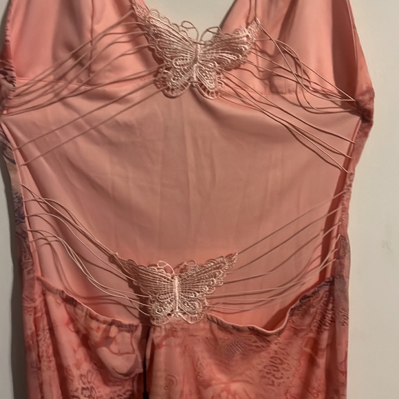 Fashion Nova backless dress - Picture 6 of 7